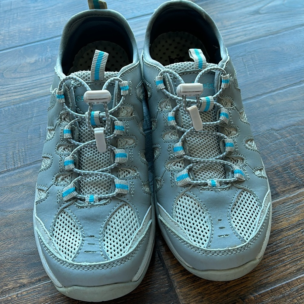 Women’s slip on tennis shoes